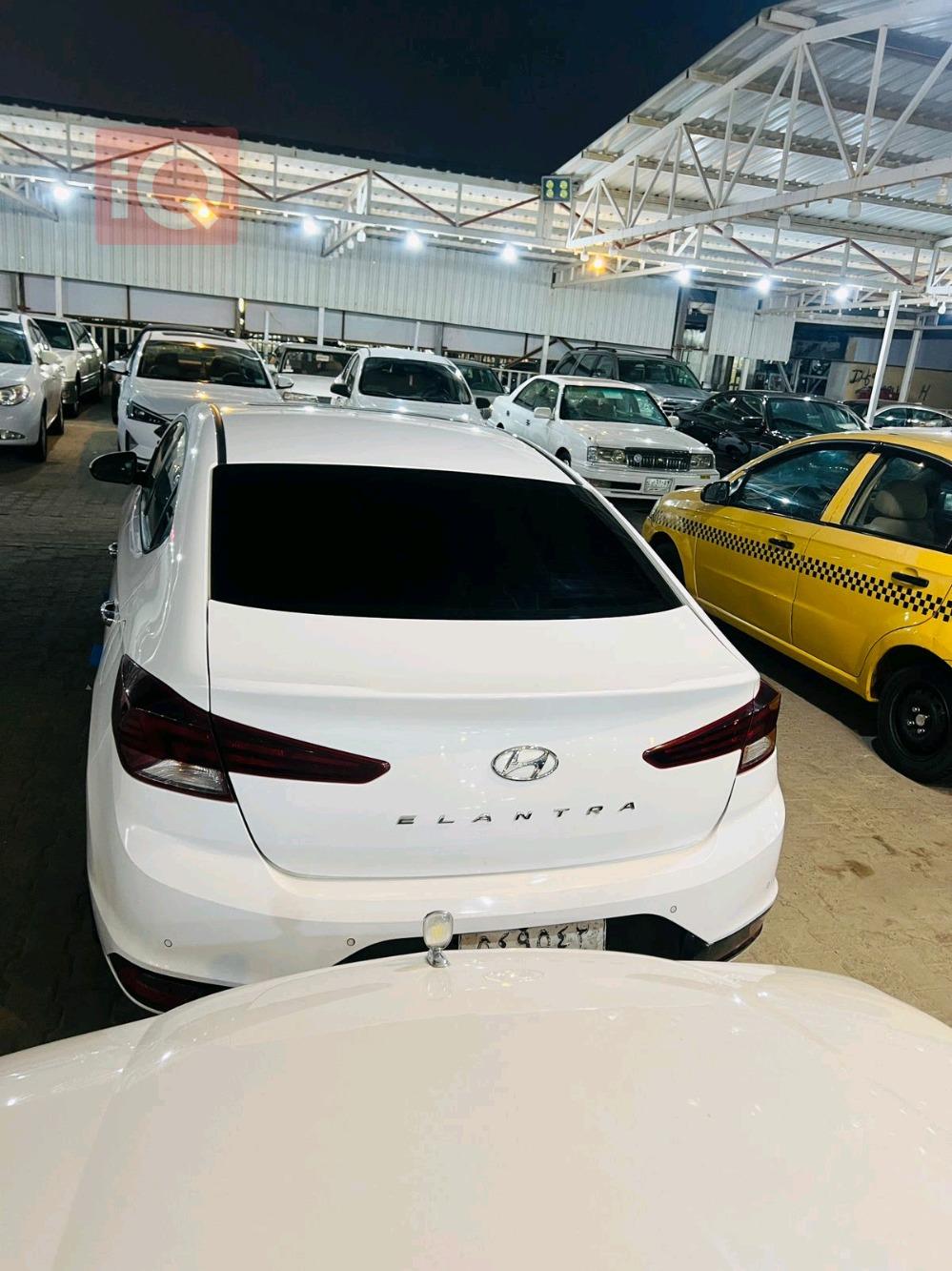 هیوندای ئەلەنترا